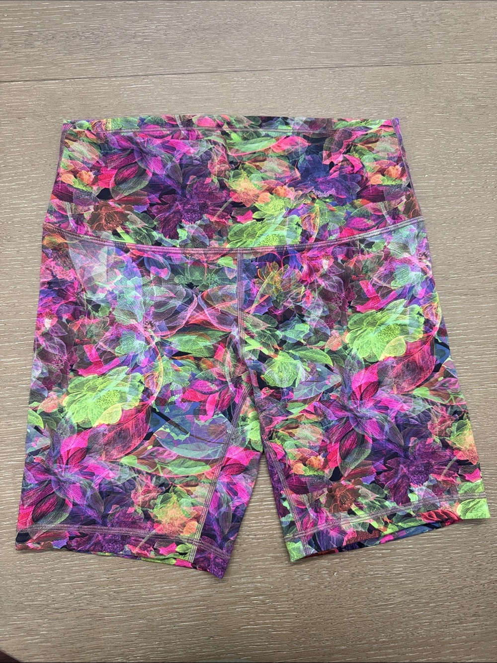 Lululemon Wunder Train High Rise Shorts (Vivid Floral Tone Multi)